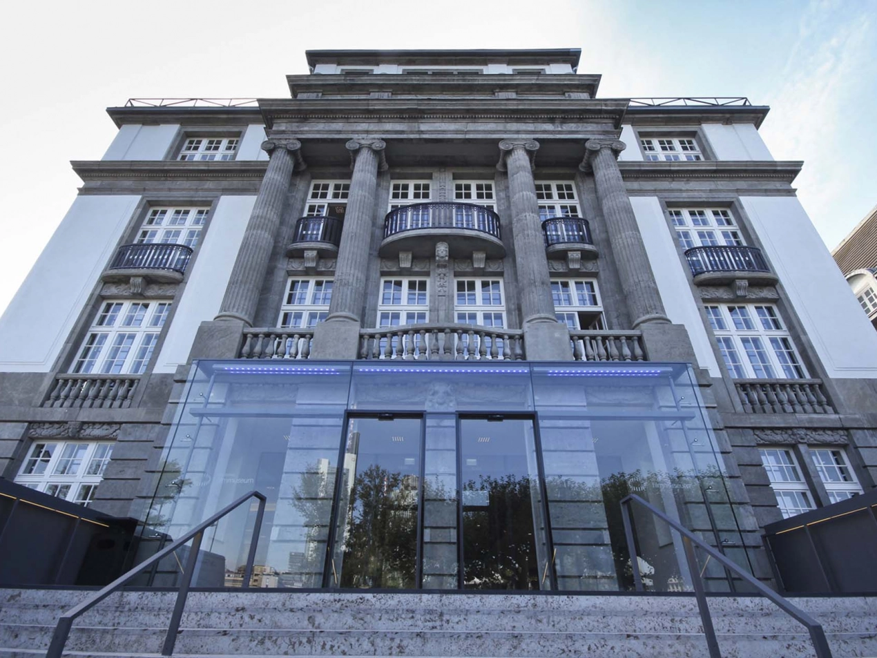 Rebuild of the film museum in Frankfurt - entrance facade