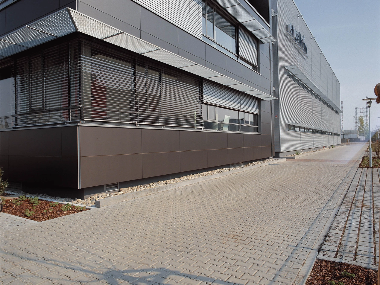 Construction of the administrative and logistics building 'Engelhorn Logistic Centre Mannheim' facade composition