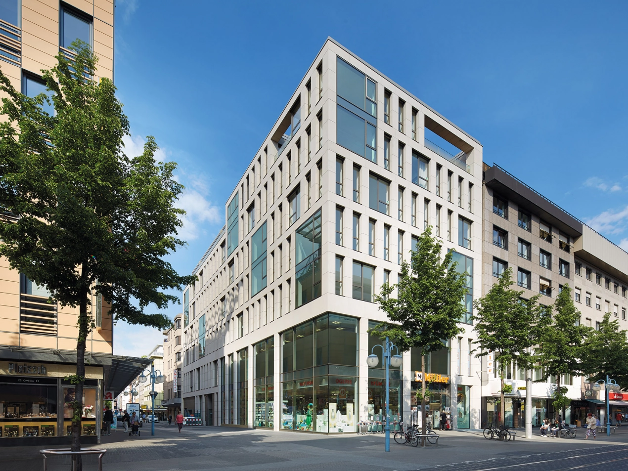 mixed-use building - living, working and shopping - P3 Mannheim - street view