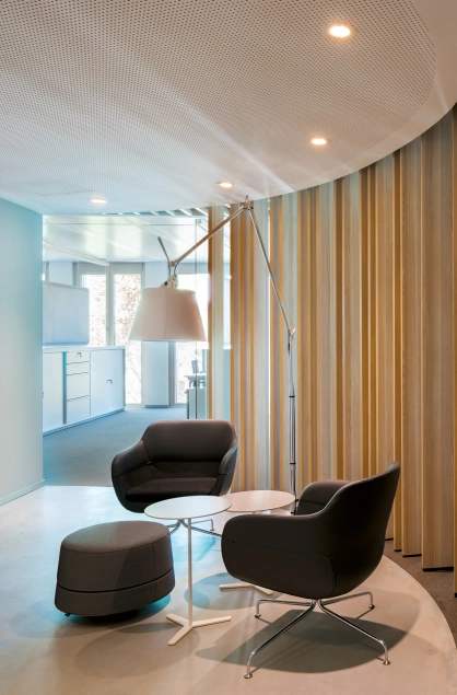 Conversion of a warehouse into an office/administration building - Hoffmann Group Munich - small meeting point