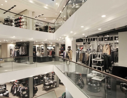 new structuring of the sales area - modern development concept - department store - Jelmoli Zurich - central atrium indoors - view to different levels